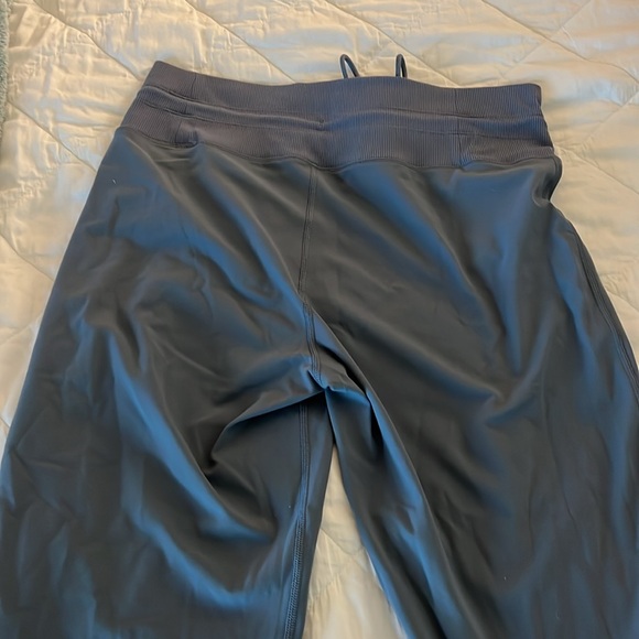 Vuori Joggers - Picture 5 of 5